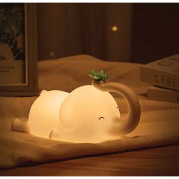 Olli - Lampada Luce Notturna in Silicone Chibi Friends Elefante